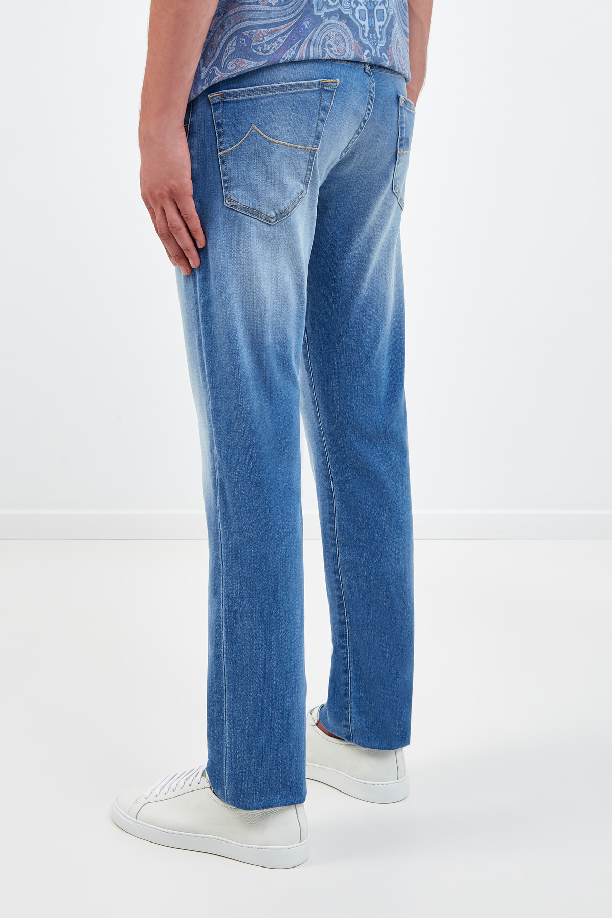 Прямые джинсы из денима с нашивкой из кожи и меха пони на поясе JACOB COHEN, цвет синий, размер 52;54;58;48;44 - фото 4