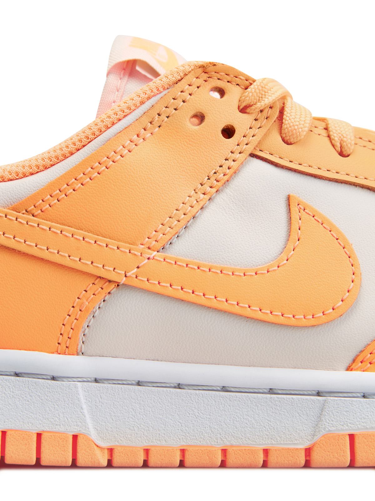 Кроссовки Nike Dunk Low 'Peach Cream' (W) Nike, цвет оранжевый, размер 38.5 Кроссовки Nike Dunk Low 'Peach Cream' (W) - фото 4