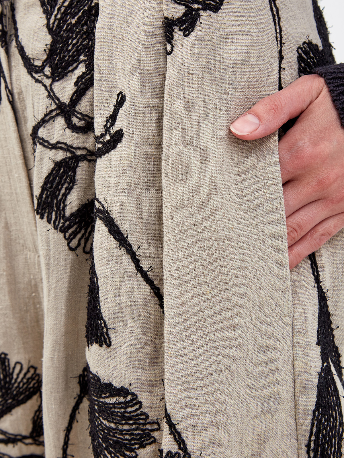 Льняные бермуды City с вышивкой ручной работы BRUNELLO CUCINELLI, цвет бежевый, размер 38;44 - фото 5