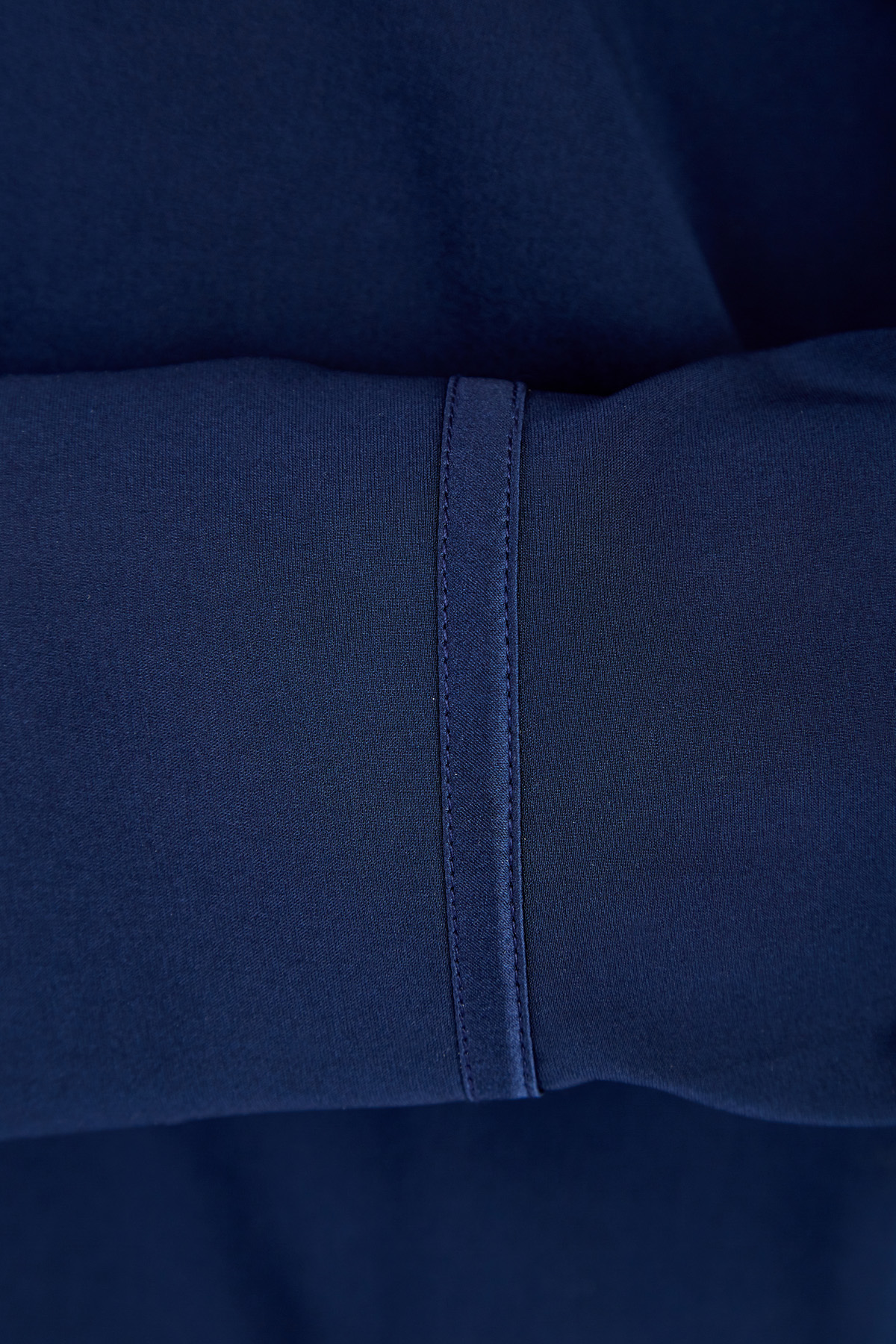 Минималистичная блуза свободного кроя из шелка с отложным воротом LORENA ANTONIAZZI, цвет синий, размер 38;40 - фото 5