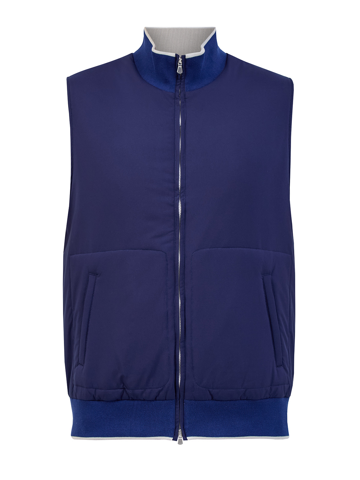 Утепленный жилет с трикотажной отделкой и контрастным кантом