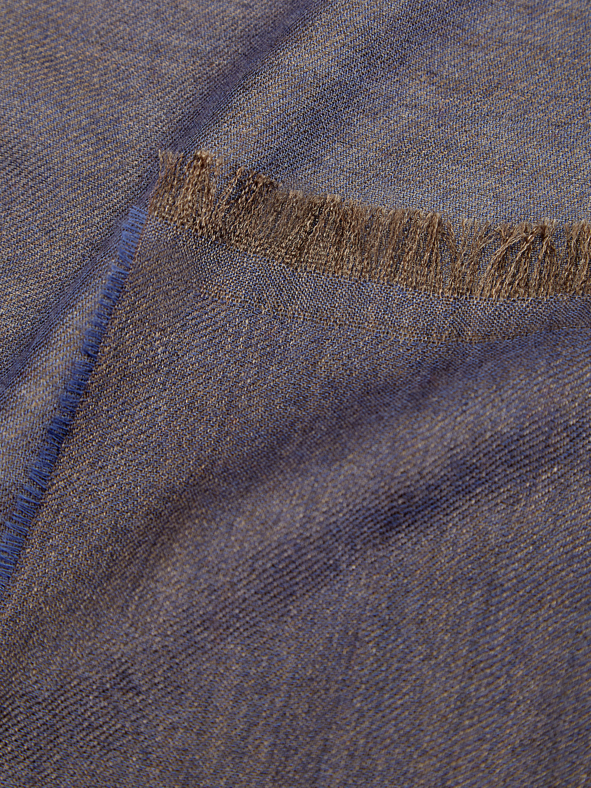 Шарф из тонкого кашемира и шелка с короткой бахромой BERTOLO CASHMERE, цвет синий, размер 58 - фото 2