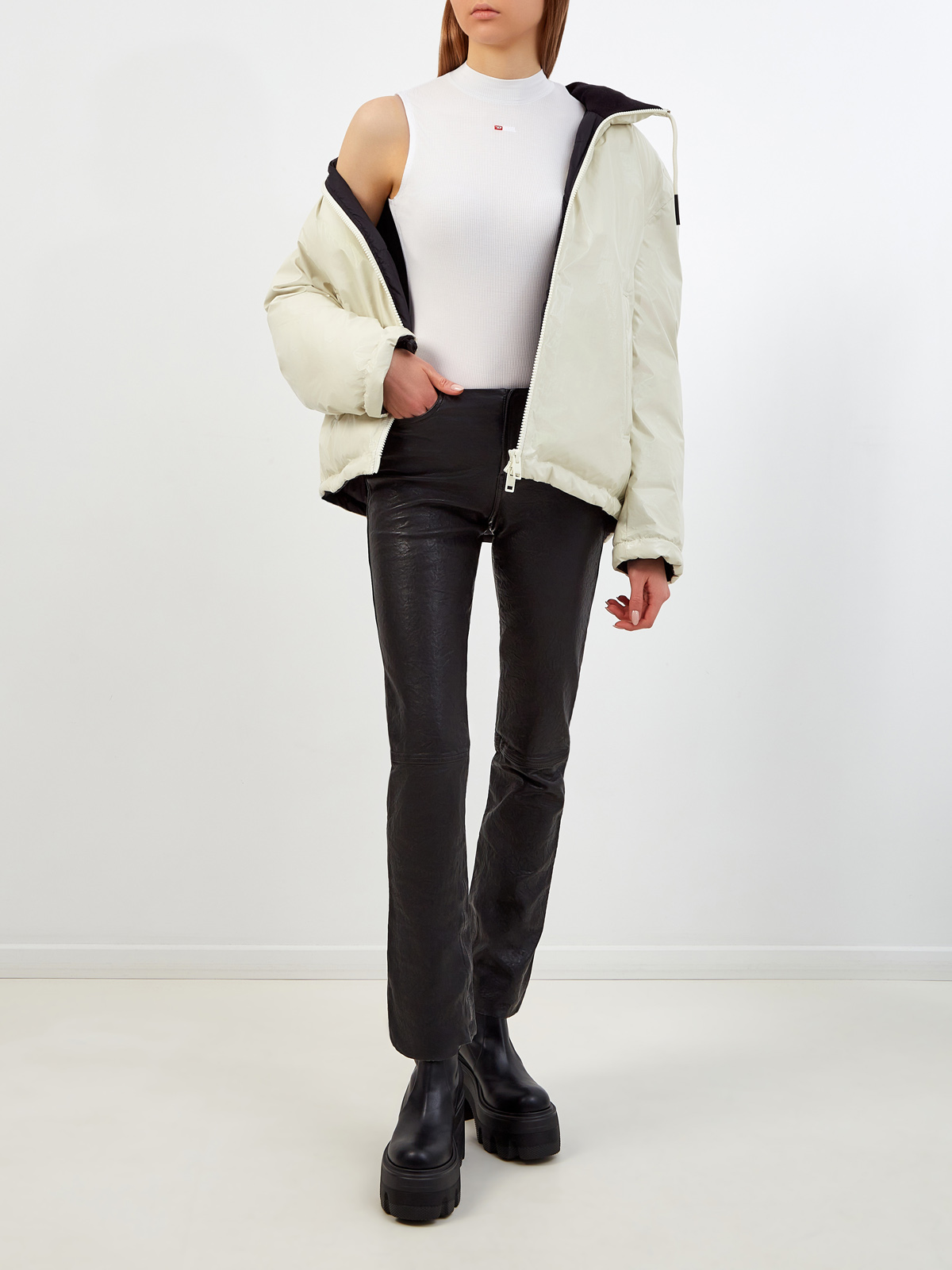 Кожаные брюки облегающего кроя с фактурным логотипом Черный, фото 2