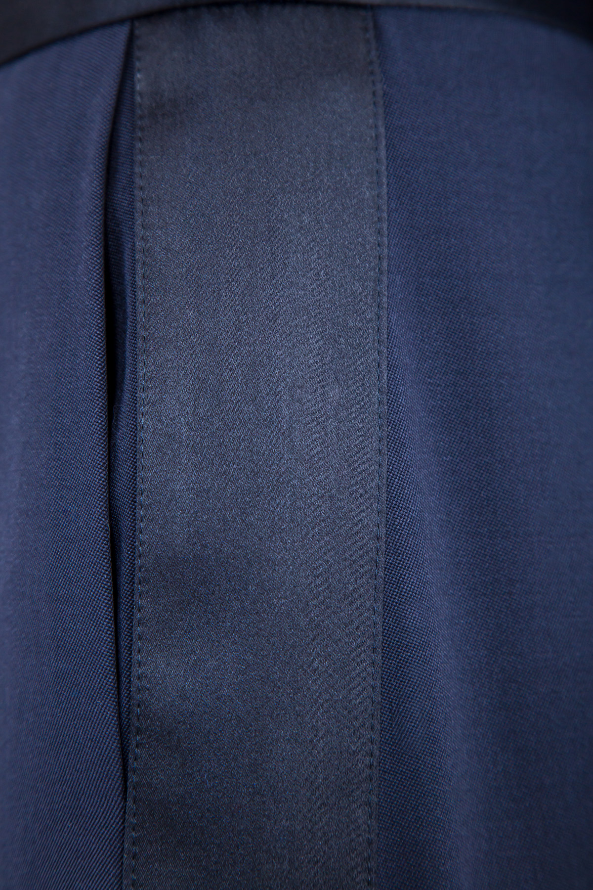 Широкие брюки из шерсти с отделкой деталей атласной тканью ALEXANDER MCQUEEN, цвет черный, размер 42;44 - фото 5