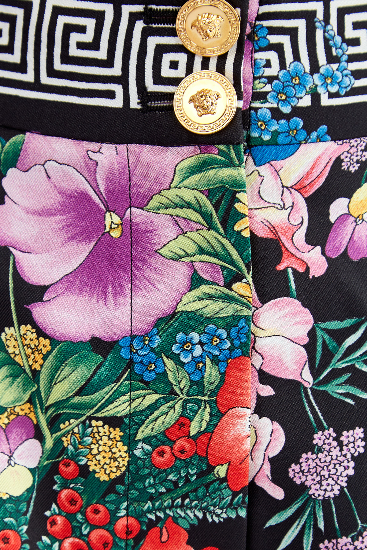 Шорты из шелкового твила с принтом Bloom и тиснеными пуговицами VERSACE, цвет мульти, размер 42;44 - фото 7