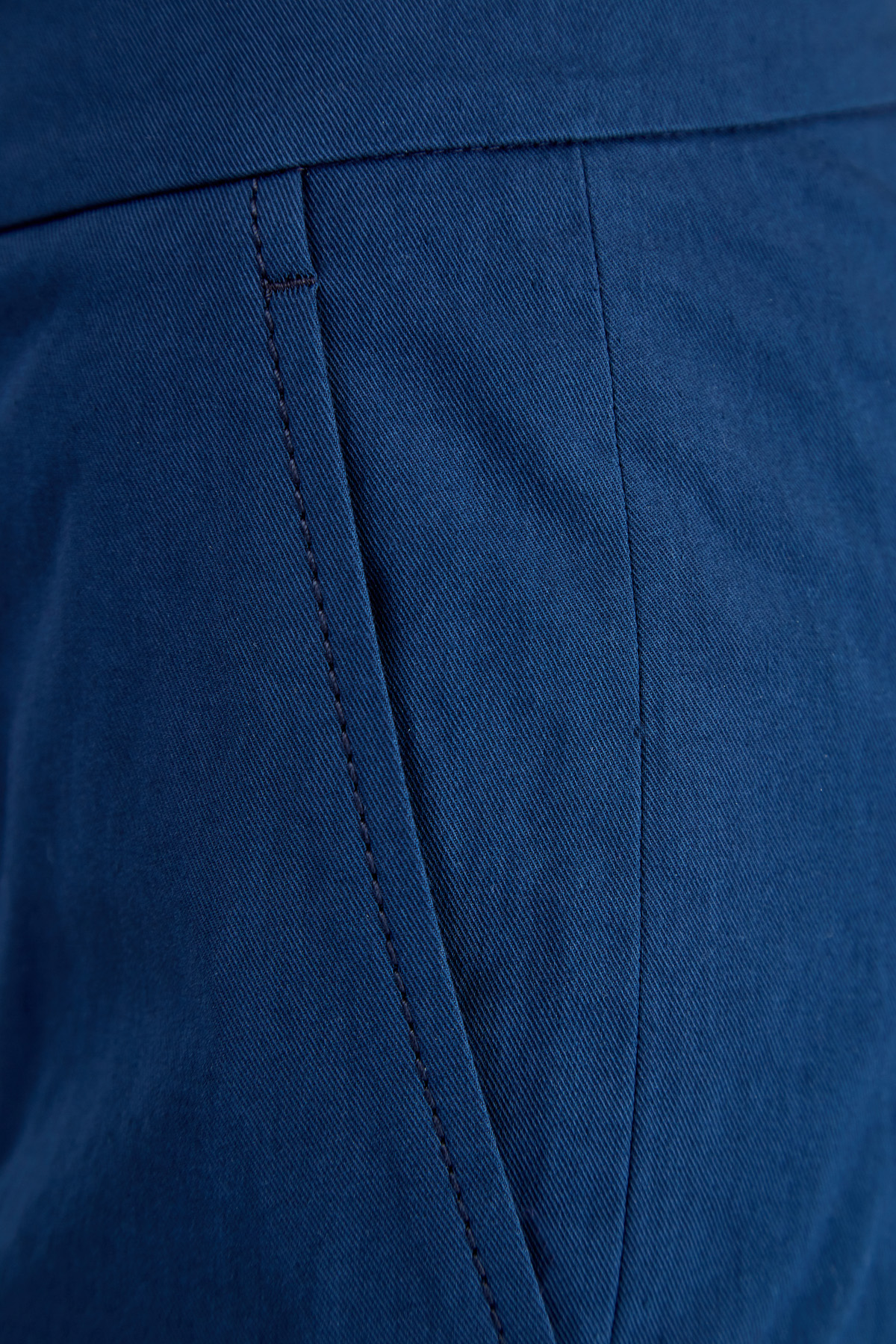 Укороченные брюки из денима с отворотами и фирменной символикой LORENA ANTONIAZZI, цвет синий, размер 42;44;46 - фото 7