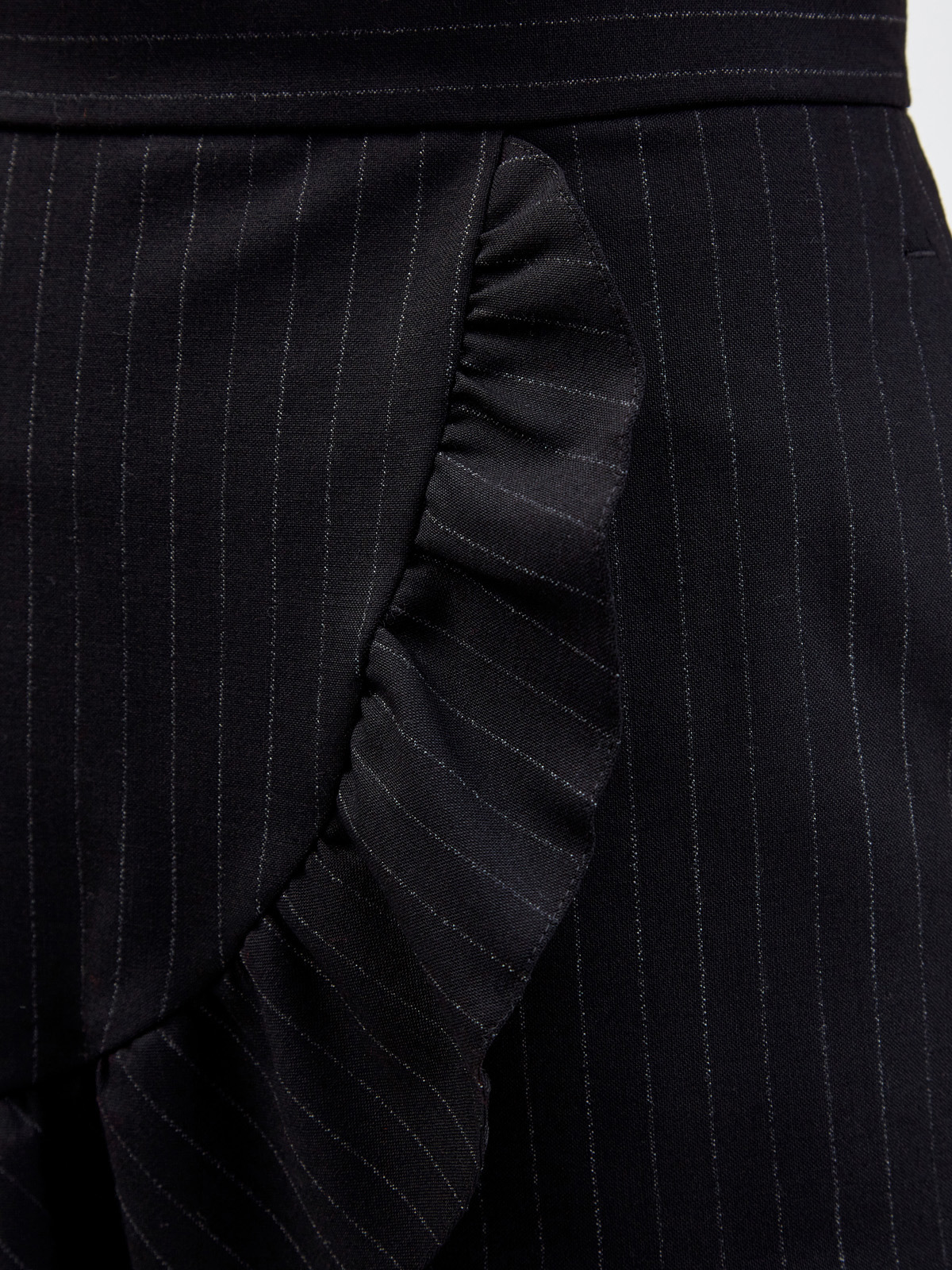 Элегантные шорты из шерстяной ткани в тонкую полоску REDVALENTINO, цвет черный, размер M;L;S - фото 5