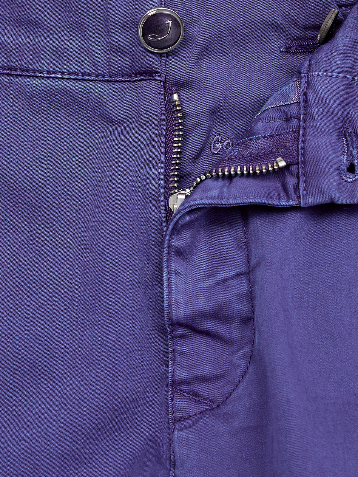 Окрашенные в готовом виде брюки-чинос из хлопковой саржи