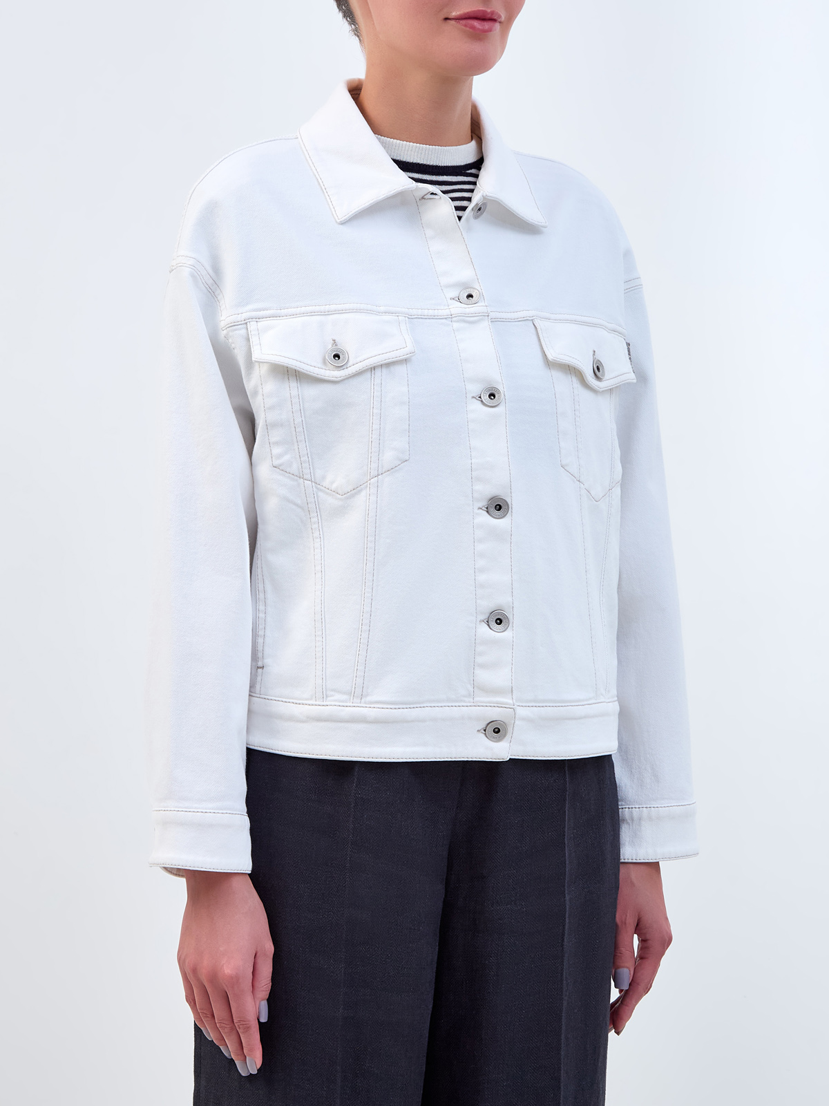 Куртка из окрашенного вручную денима с ювелирной деталью Мониль BRUNELLO CUCINELLI, цвет белый, размер 38;44 - фото 3