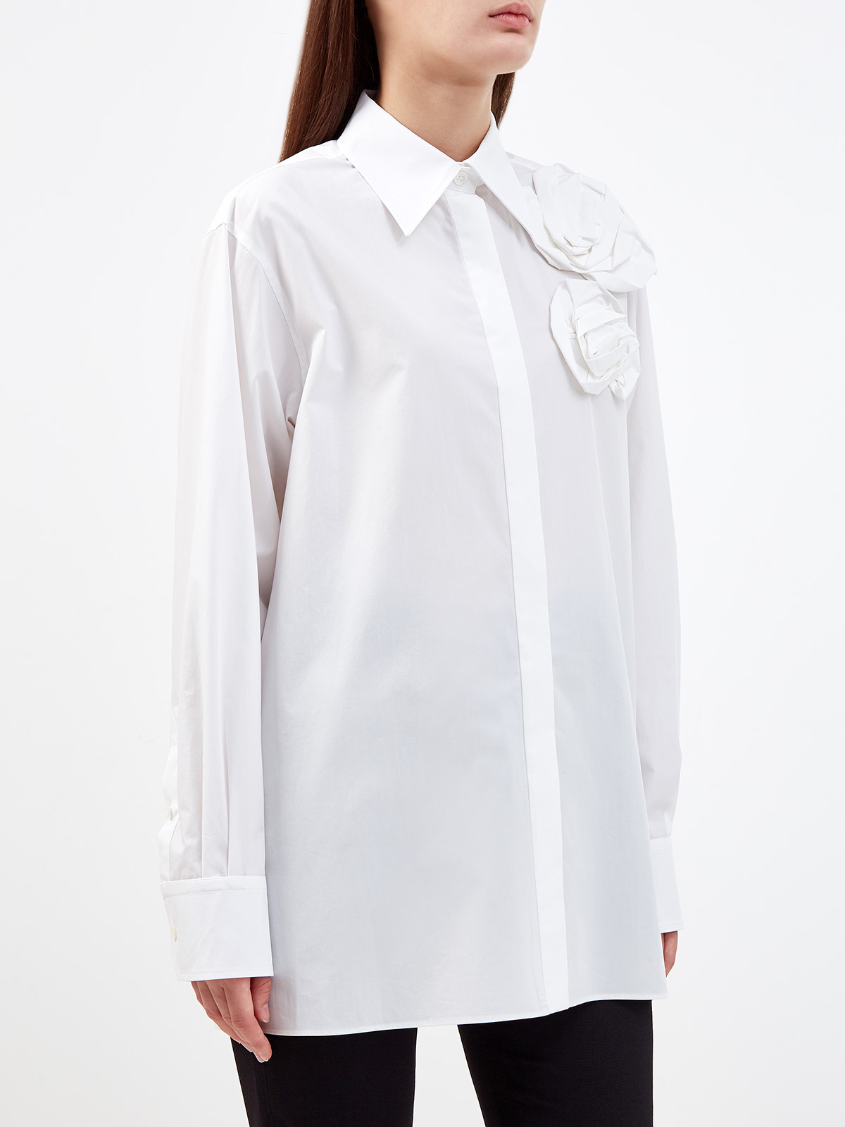 Рубашка из тонкого хлопкового поплина с объемной аппликацией VALENTINO, цвет белый, размер 36;40;42;38 - фото 3