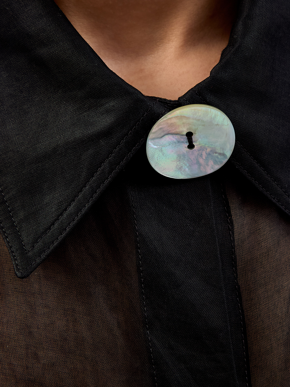 Свободная блуза из полупрозрачного хлопка с макро-пуговицами GENTRYPORTOFINO, цвет черный, размер 42;46 - фото 5