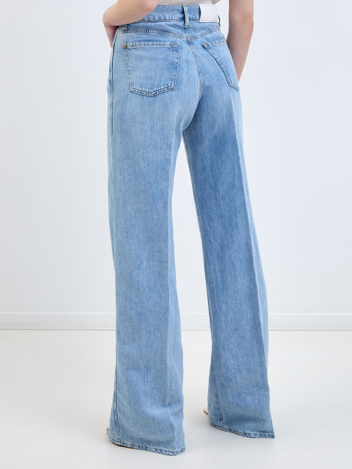 Расклешенные джинсы Lotta в стиле 70-х из выбеленного денима 7 FOR ALL MANKIND, цвет голубой, размер XS;S;S - фото 4