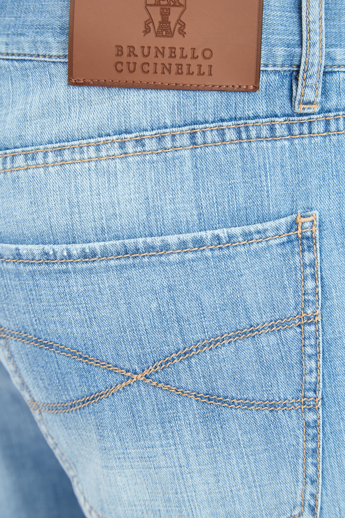 Зауженные джинсы из плотного денима с выбеленным эффектом BRUNELLO CUCINELLI, цвет голубой, размер 46 - фото 7