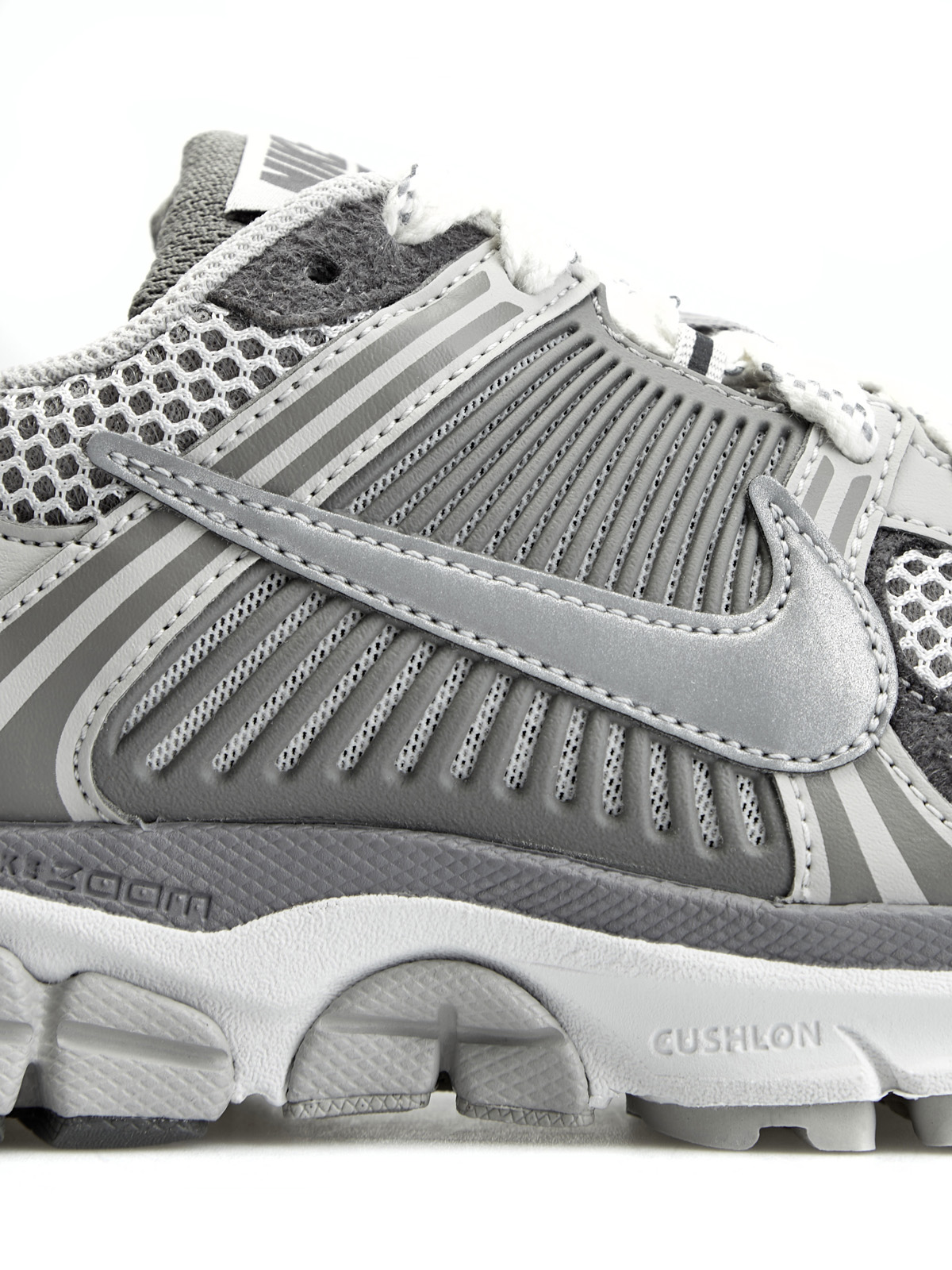 Кроссовки Nike Zoom Vomero 5 PRM 'Light Iron Ore' Nike, цвет серый, размер 39;40.5;42 - фото 4