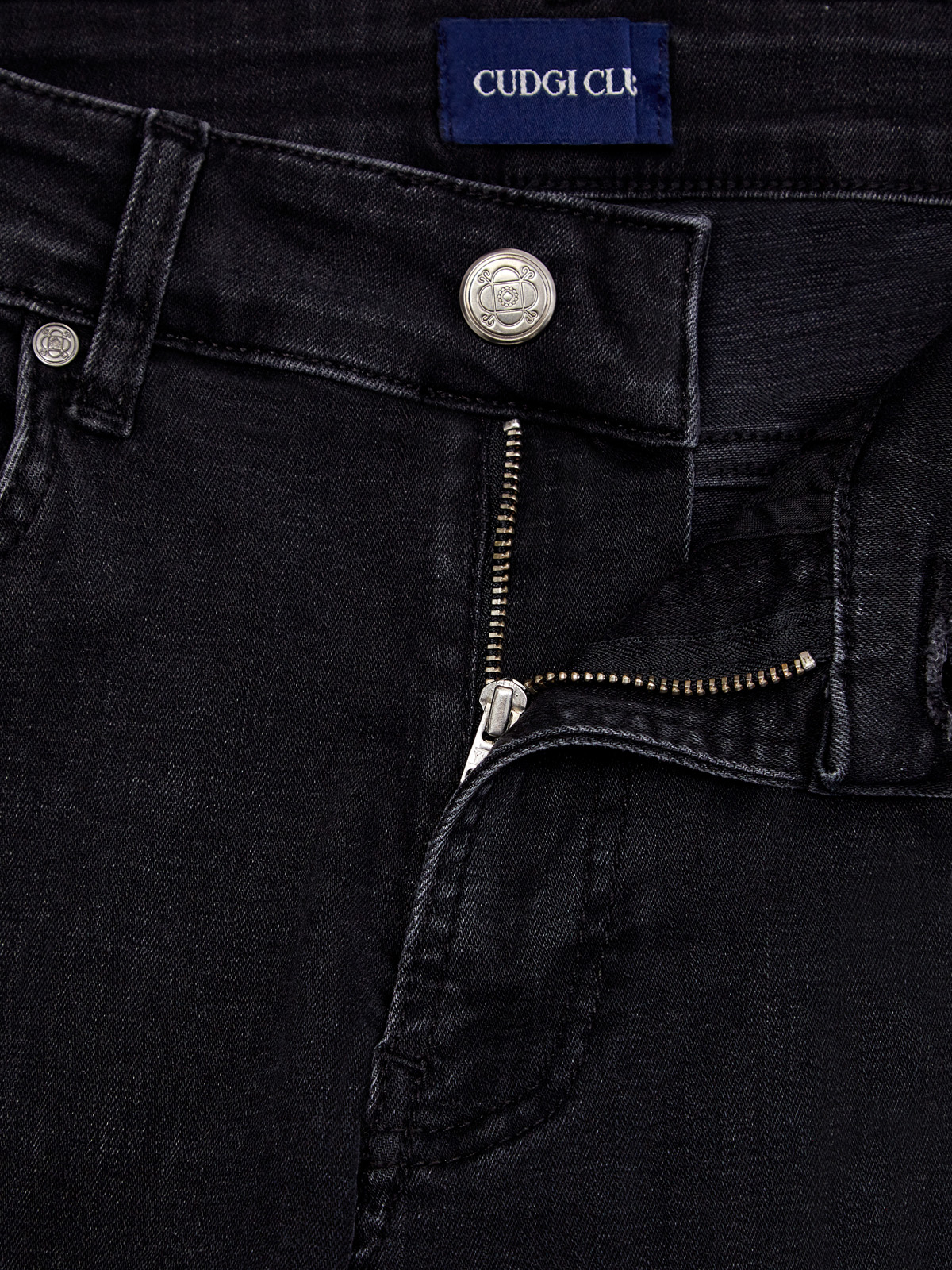 Однотонные джинсы с нашивкой из кожи на поясе CUDGI, цвет черный, размер 50;52;58 - фото 7