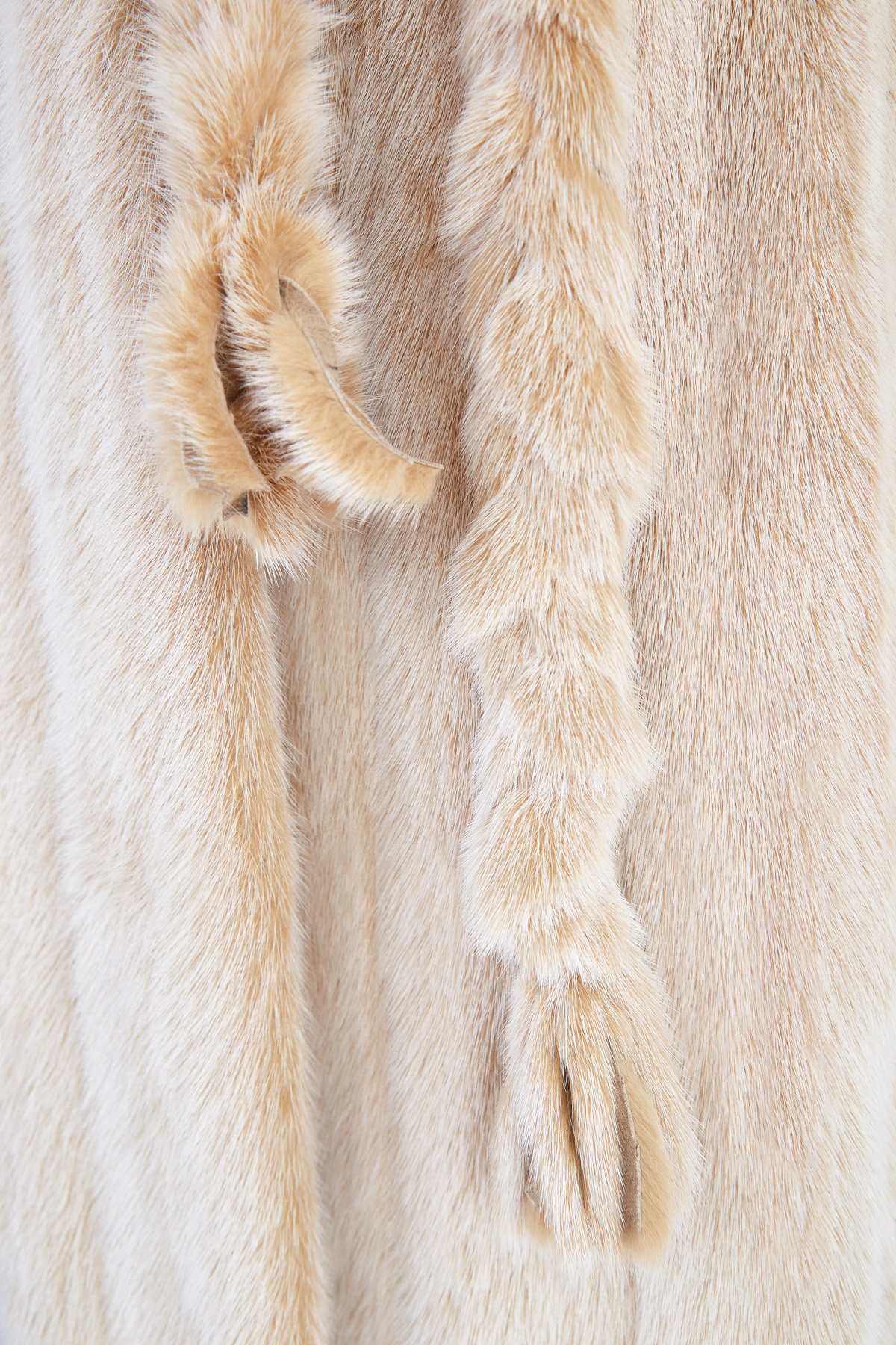 Шуба из меха норки в оттенке «Sahara Snow» с длинным поясом на талии GIULIANA TESO, цвет бежевый, размер 44 - фото 6
