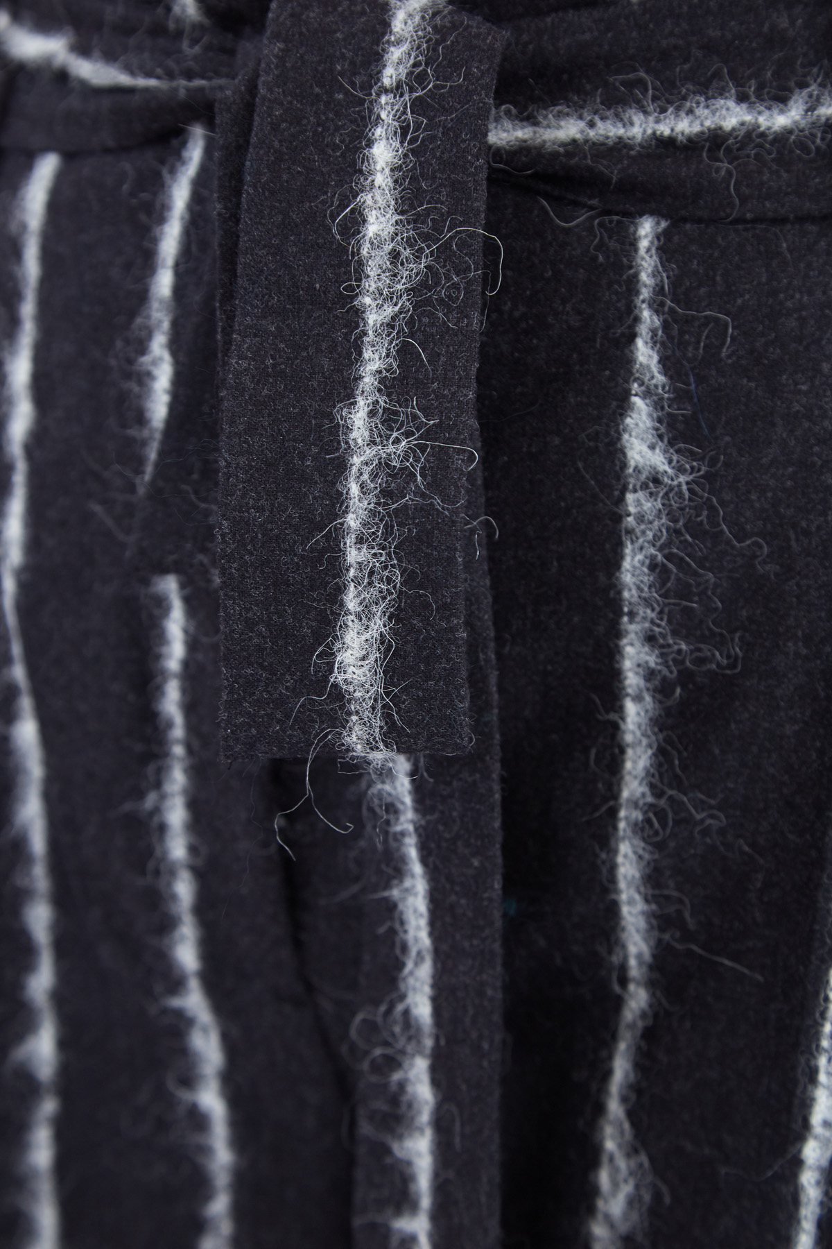 Брюки-палаццо с полосатым узором в интерпретации ворсистыми нитями LORENA ANTONIAZZI, цвет черный, размер 42 - фото 6