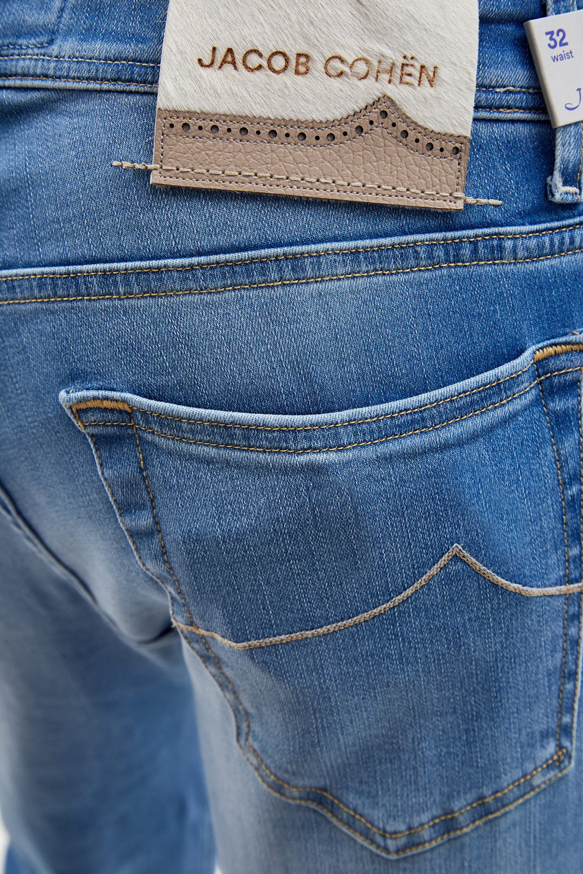 Прямые джинсы из денима с нашивкой из кожи и меха пони на поясе JACOB COHEN, цвет синий, размер 52;54;58;48;44 - фото 6