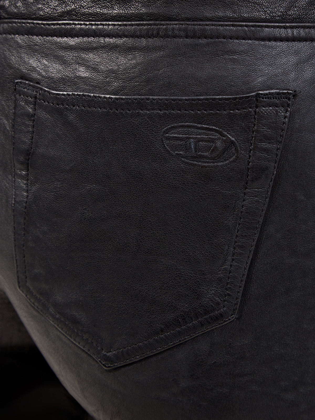 Кожаные брюки облегающего кроя с фактурным логотипом Черный, фото 5