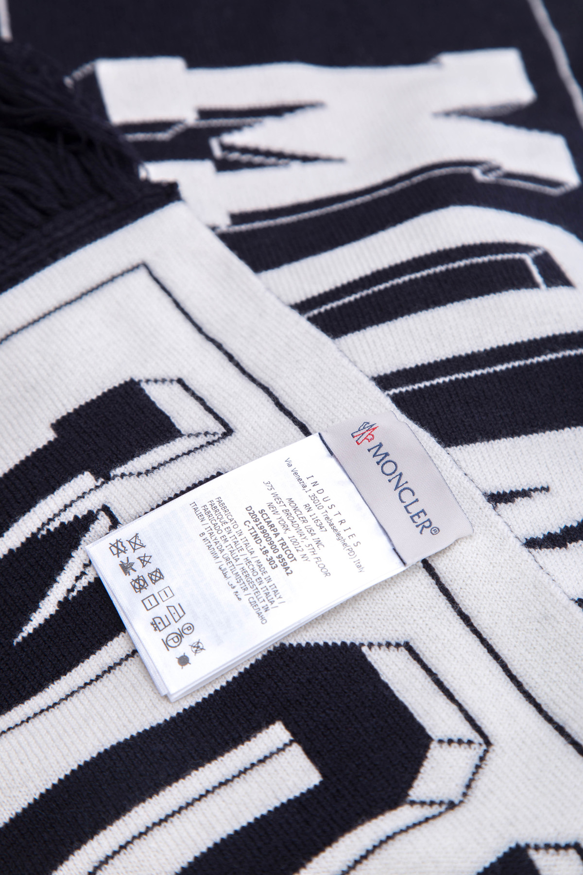 Шерстяной шарф с контрастной монограммой MONCLER, цвет черно-белый, размер 48 - фото 4