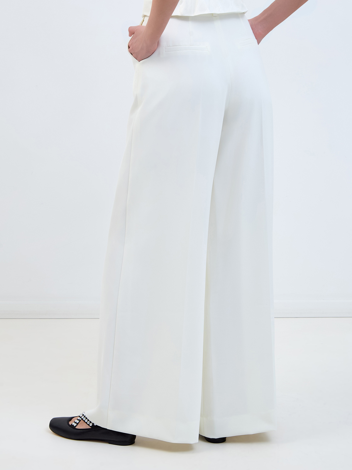 Свободные брюки-палаццо из струящегося габардина с защипами KARL LAGERFELD, цвет белый, размер XS;M;L - фото 4