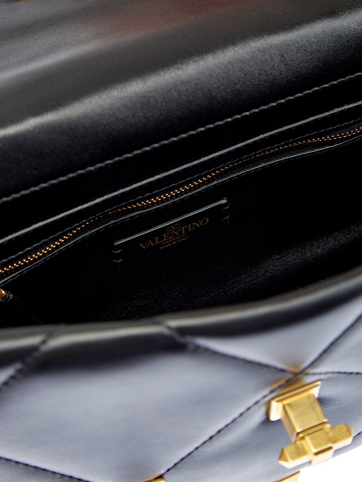 Кожаная сумка на цепочке Roman Stud The Shoulder Bag VALENTINO, цвет черный, размер 38;42;44;46;40 - фото 7