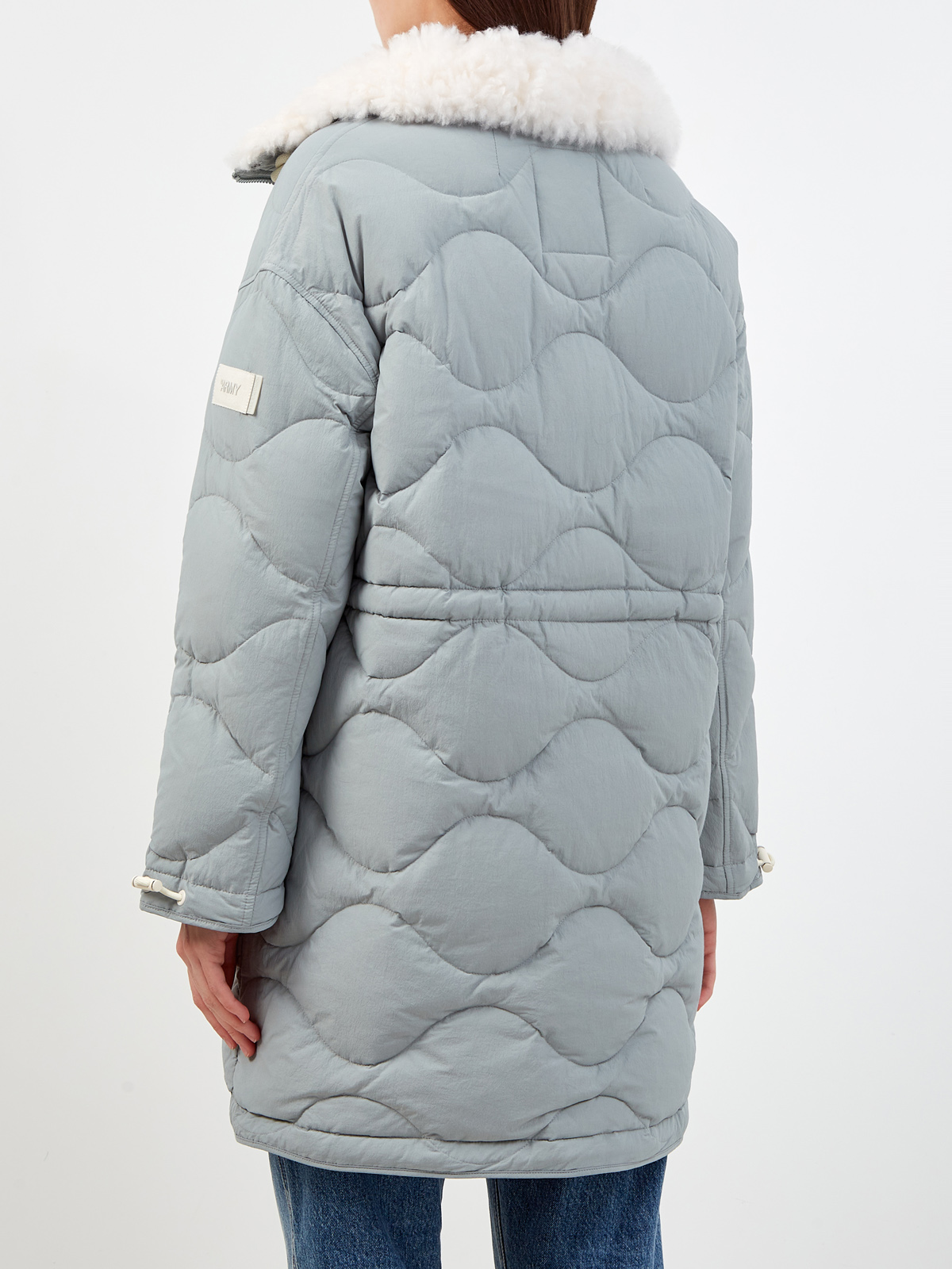 Пуховое пальто с волнообразной стежкой и отделкой из овчины YVES SALOMON, цвет голубой, размер 32;34;36;38 - фото 4