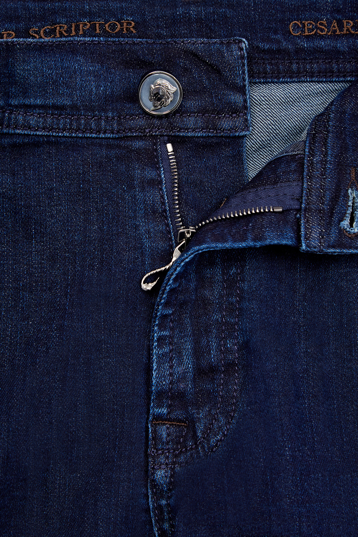 Классические джинсы прямого кроя Cesare с нашивкой из кожи SCISSOR SCRIPTOR, цвет синий, размер 50;54;52 - фото 5