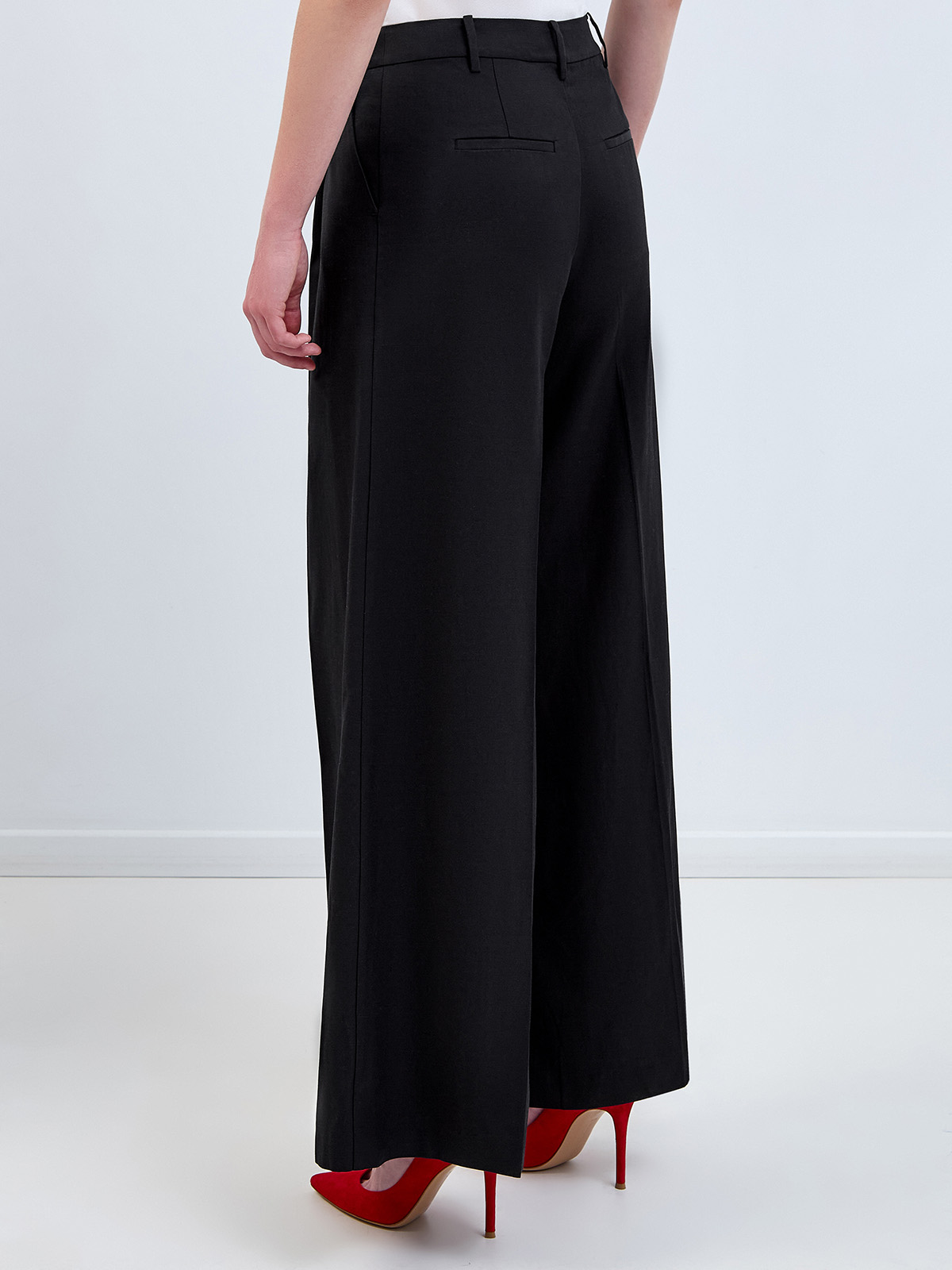 Широкие брюки из лиоцелла и хлопка с фактурными защипами KARL LAGERFELD, цвет черный, размер XS;S;M;L;XL - фото 4