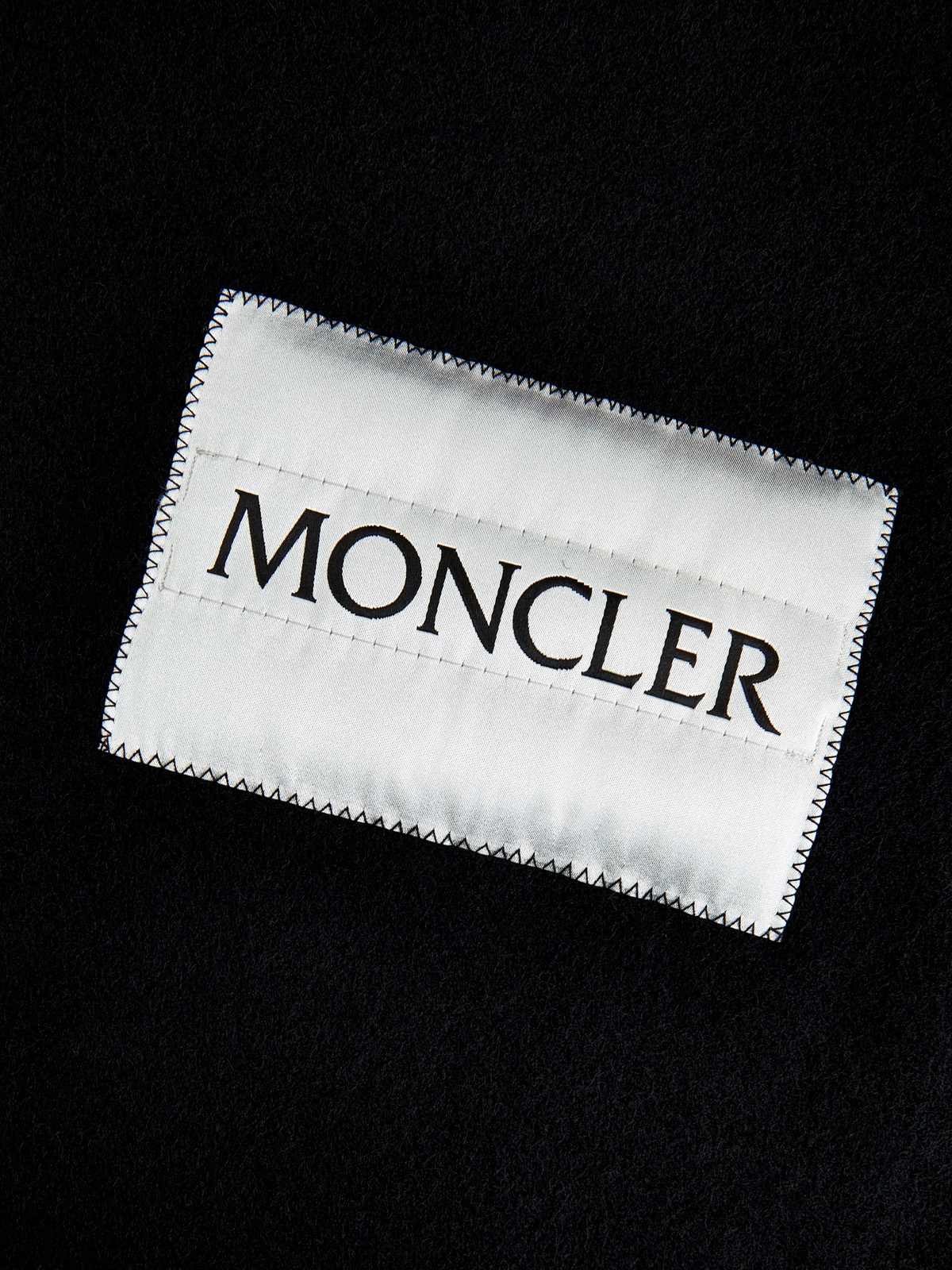 Однотонный шарф с эмблемой в технике жаккард MONCLER, цвет черный, размер 36;36.5;37.5;38;38.5;39;40 - фото 3