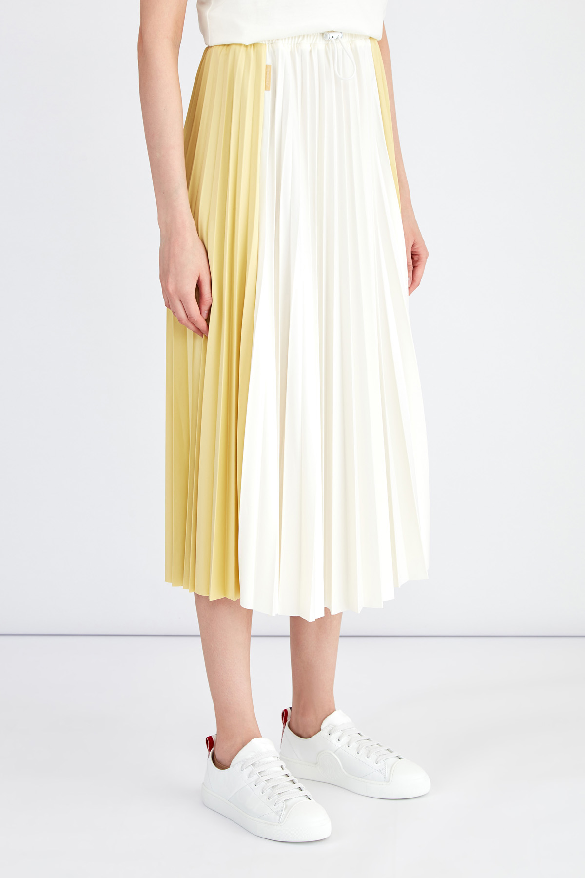 Плиссированная юбка-миди с эластичным поясом на кулиске MONCLER, цвет бежевый, размер 40;42;44 - фото 3