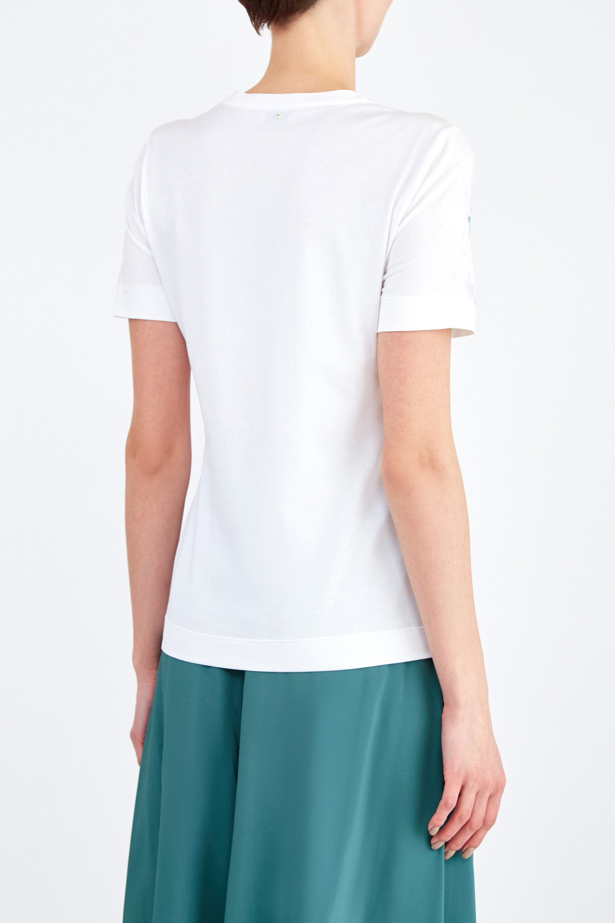 Базовая футболка из хлопкового джерси с контрастной вышивкой LORENA ANTONIAZZI, цвет белый, размер 44 - фото 4