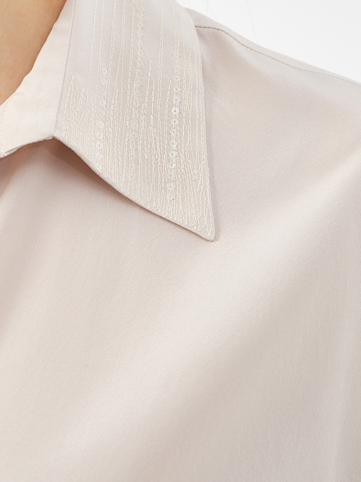 Блуза из струящегося шелка с вплетенными пайетками на вороте PESERICO, цвет бежевый, размер 42;46;48 - фото 5
