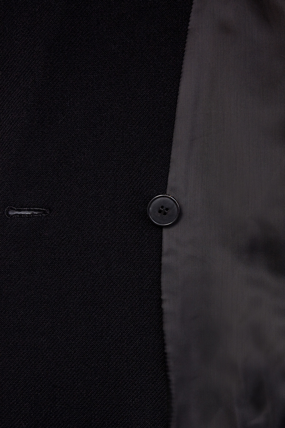 Двубортное пальто из шерстяной ткани с приталенным силуэтом