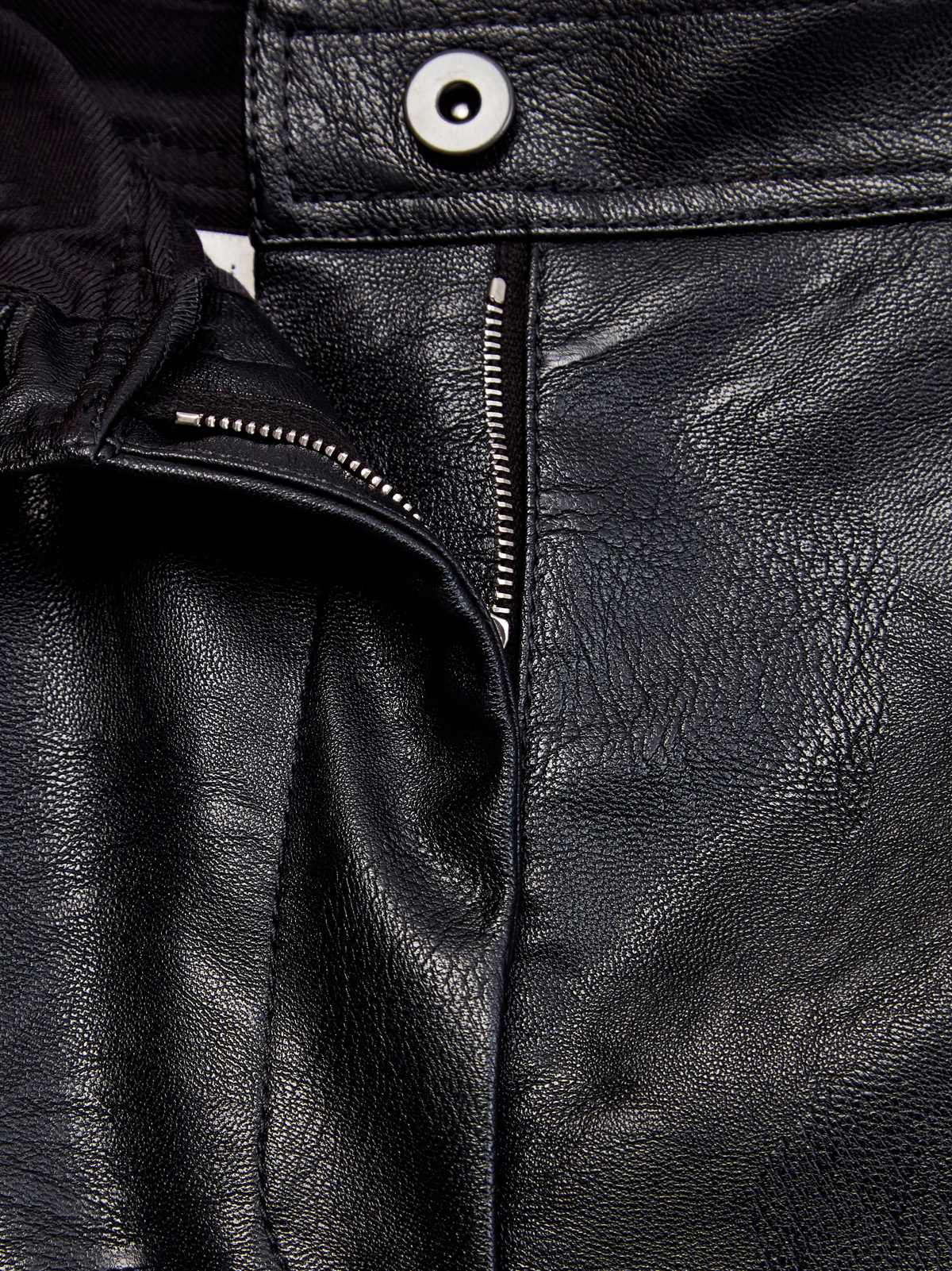 Монохромные брюки из эко-кожи Skin Free Skin STELLA McCARTNEY, цвет черный, размер XS;S - фото 7