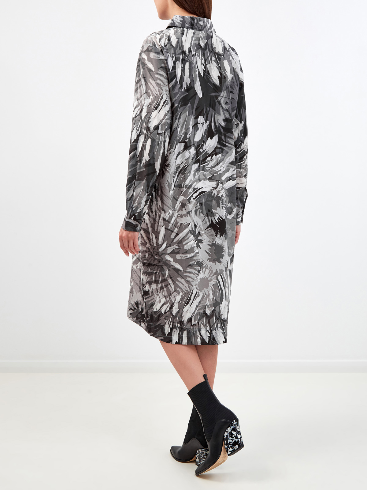 Платье-рубашка из струящегося шелка с принтом RE VERA, цвет серый, размер 46;48;44 - фото 4