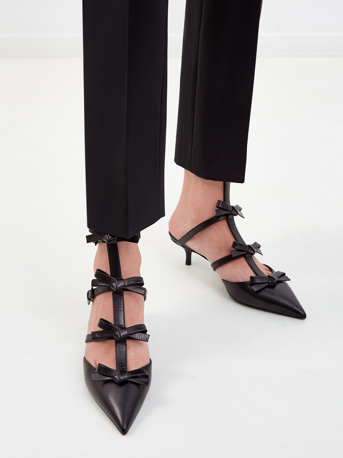 Кожаные туфли French Bows на каблуке kitten heel VALENTINO GARAVANI, цвет черный, размер 36;36.5;37;37.5;38;38.5;39;40;41;39.5 - фото 2