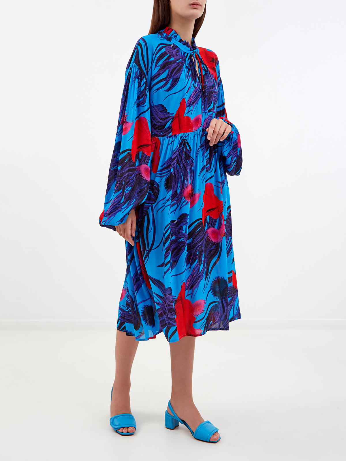 Яркое платье-миди из шифона с флористическим принтом ICE PLAY, цвет синий, размер S;M;L;XL - фото 3