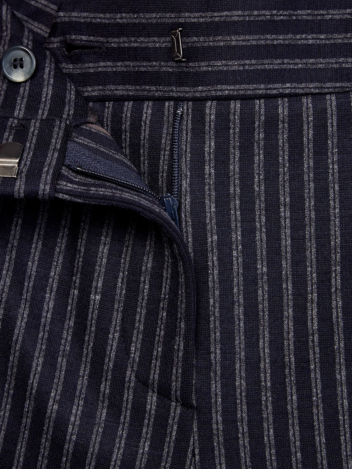 Укороченные брюки с принтом в мелованную полоску LORENA ANTONIAZZI, цвет серый, размер 38;40;42;46 - фото 7