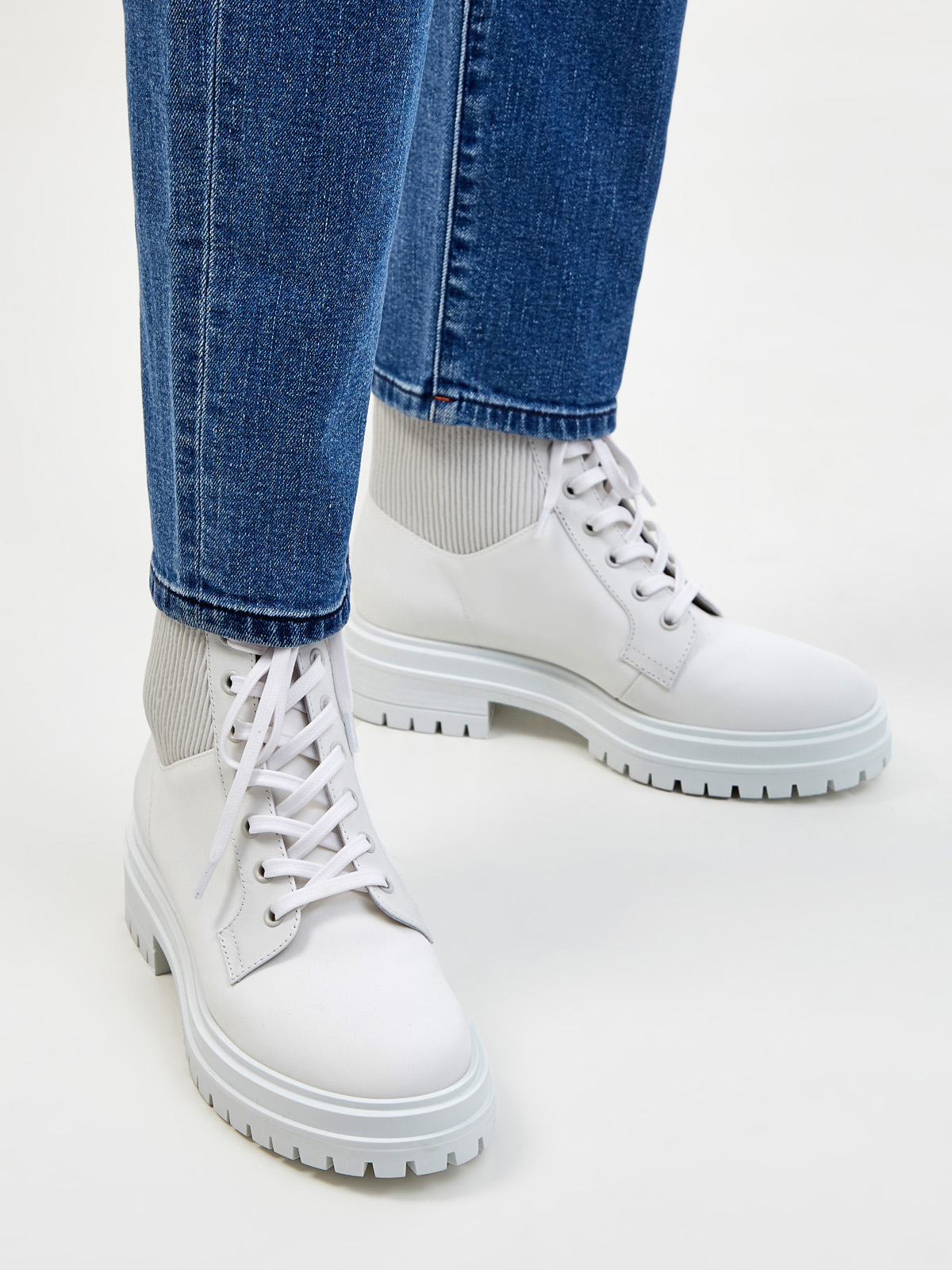 Белые ботинки Martis из кожи с массивной подошвой GIANVITO ROSSI, цвет белый, размер 36;36.5;37;37.5;38.5;40;40.5 - фото 2