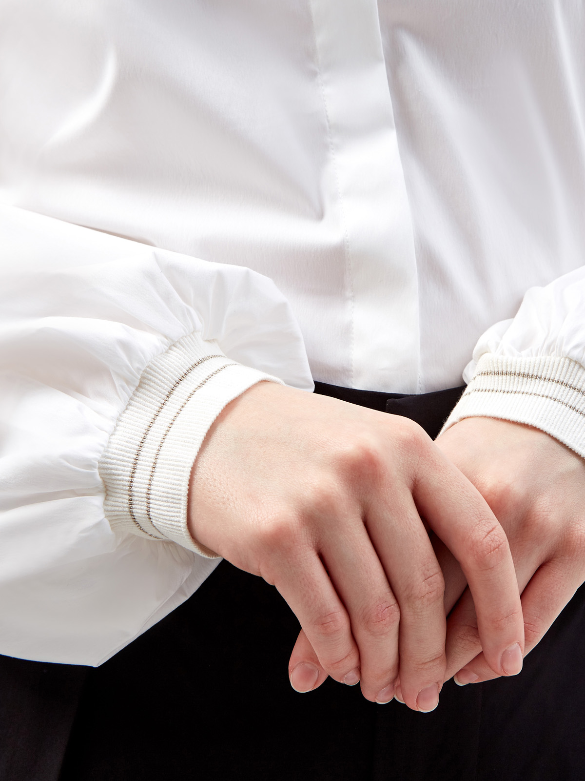 Блуза из тонкого хлопка с длинными объемными рукавами