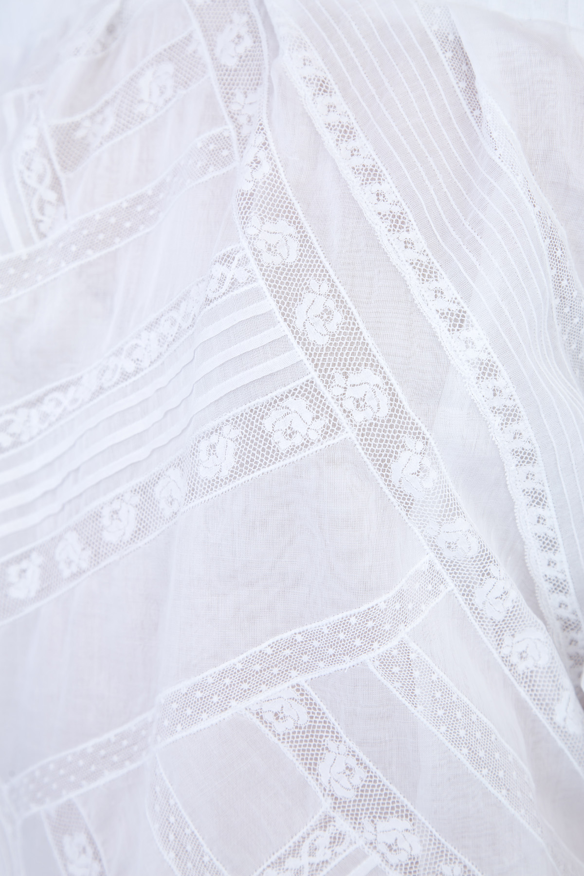 Блуза с открытой линией плеч и асимметричной кружевной отделкой ERMANNO SCERVINO, цвет белый, размер 38 - фото 5