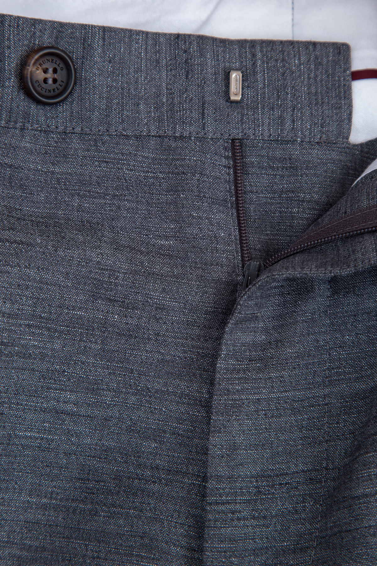 Брюки кроя smooth со складками у пояса и зауженными брючинами BRUNELLO CUCINELLI, цвет серый, размер 50 - фото 5