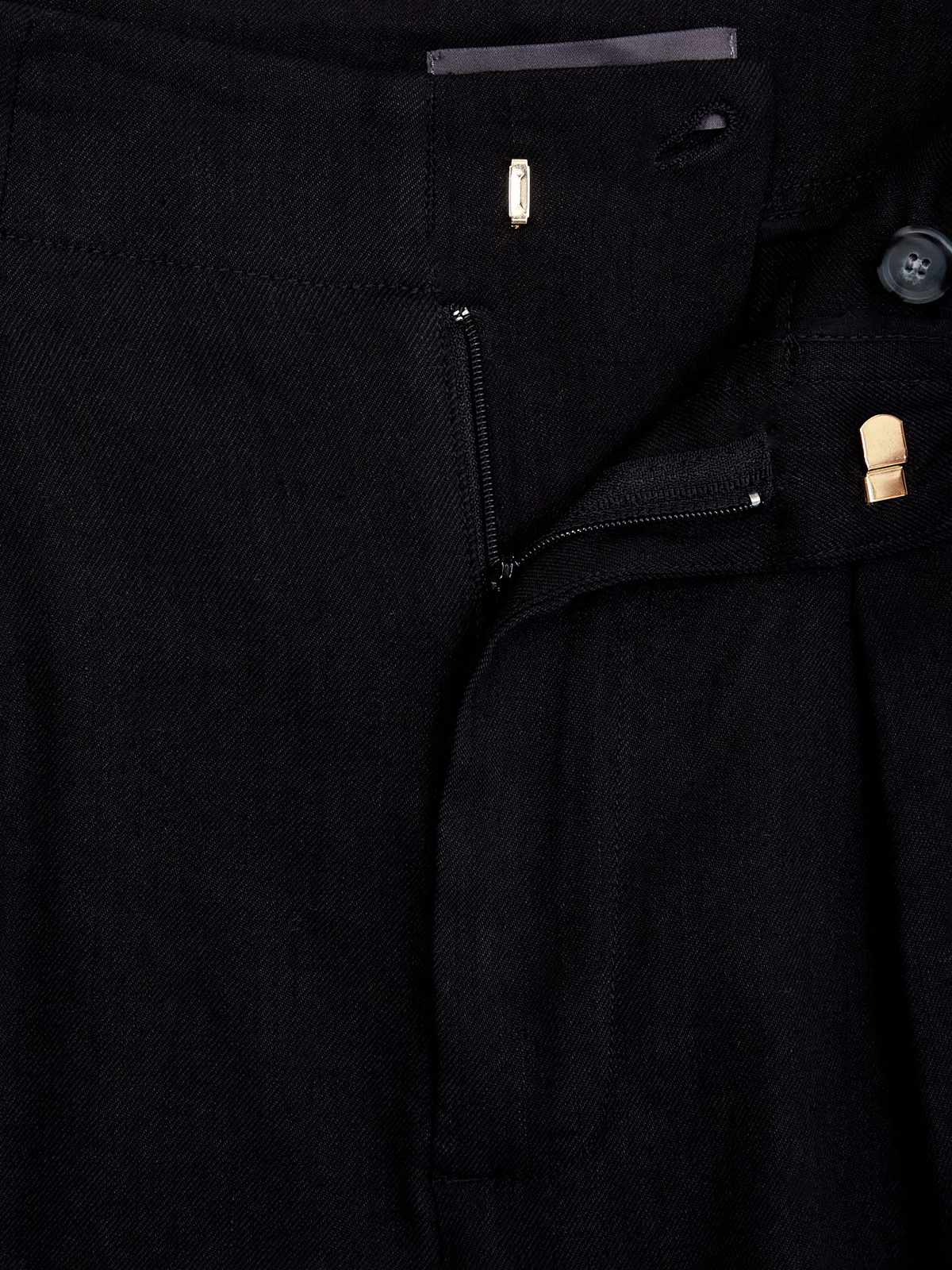 Льняные шорты-бермуды с фактурными защипами и отворотами LORENA ANTONIAZZI, цвет черный, размер 40;42;44;46 - фото 6