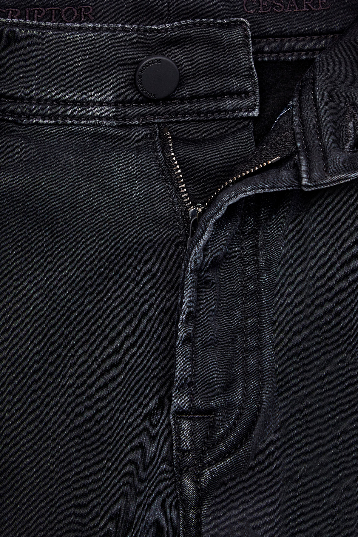 Окрашенные вручную джинсы из эластичного японского денима