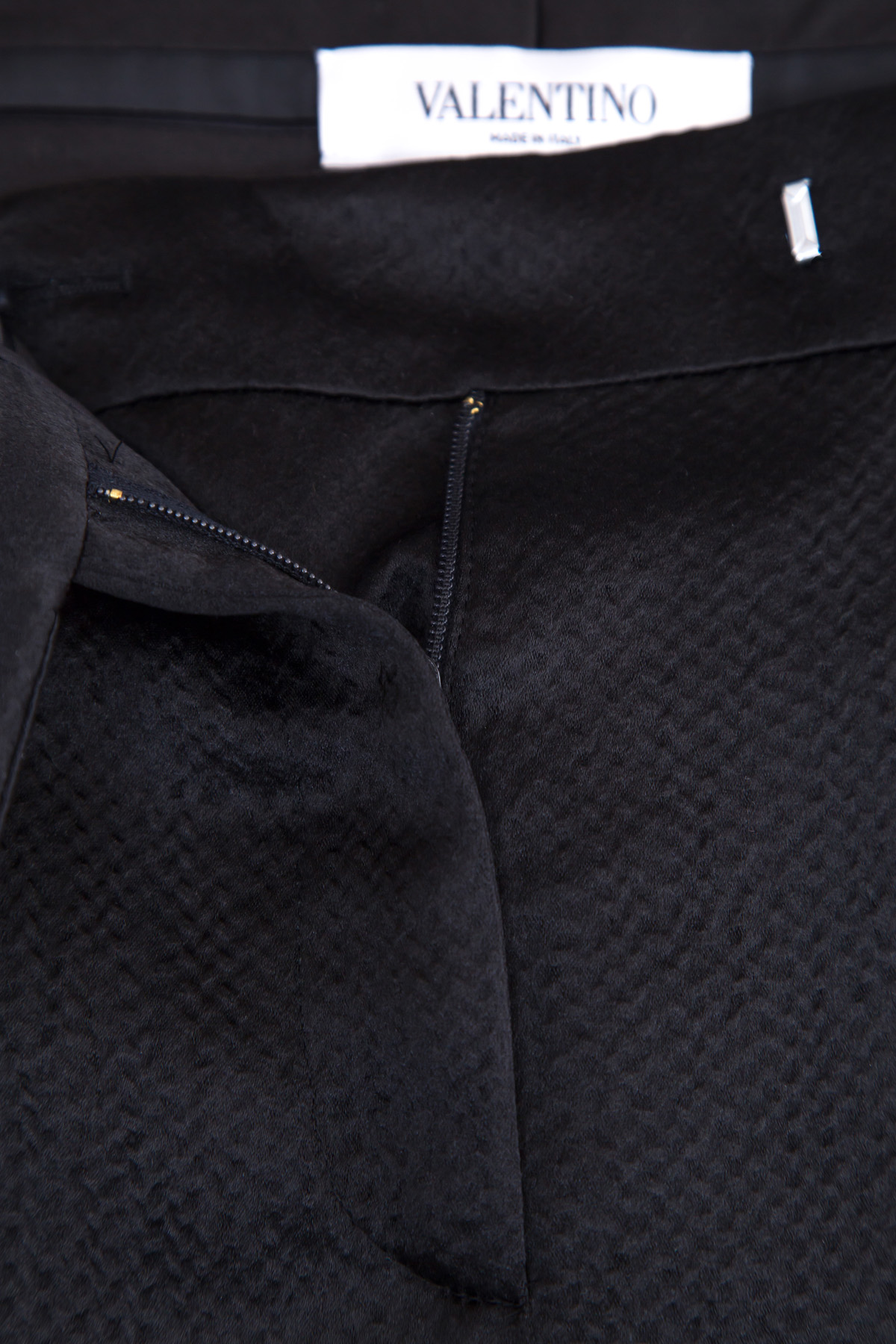 Брюки на высокой посадке из тисненой шелковой ткани VALENTINO, цвет черный, размер 40;42 - фото 5
