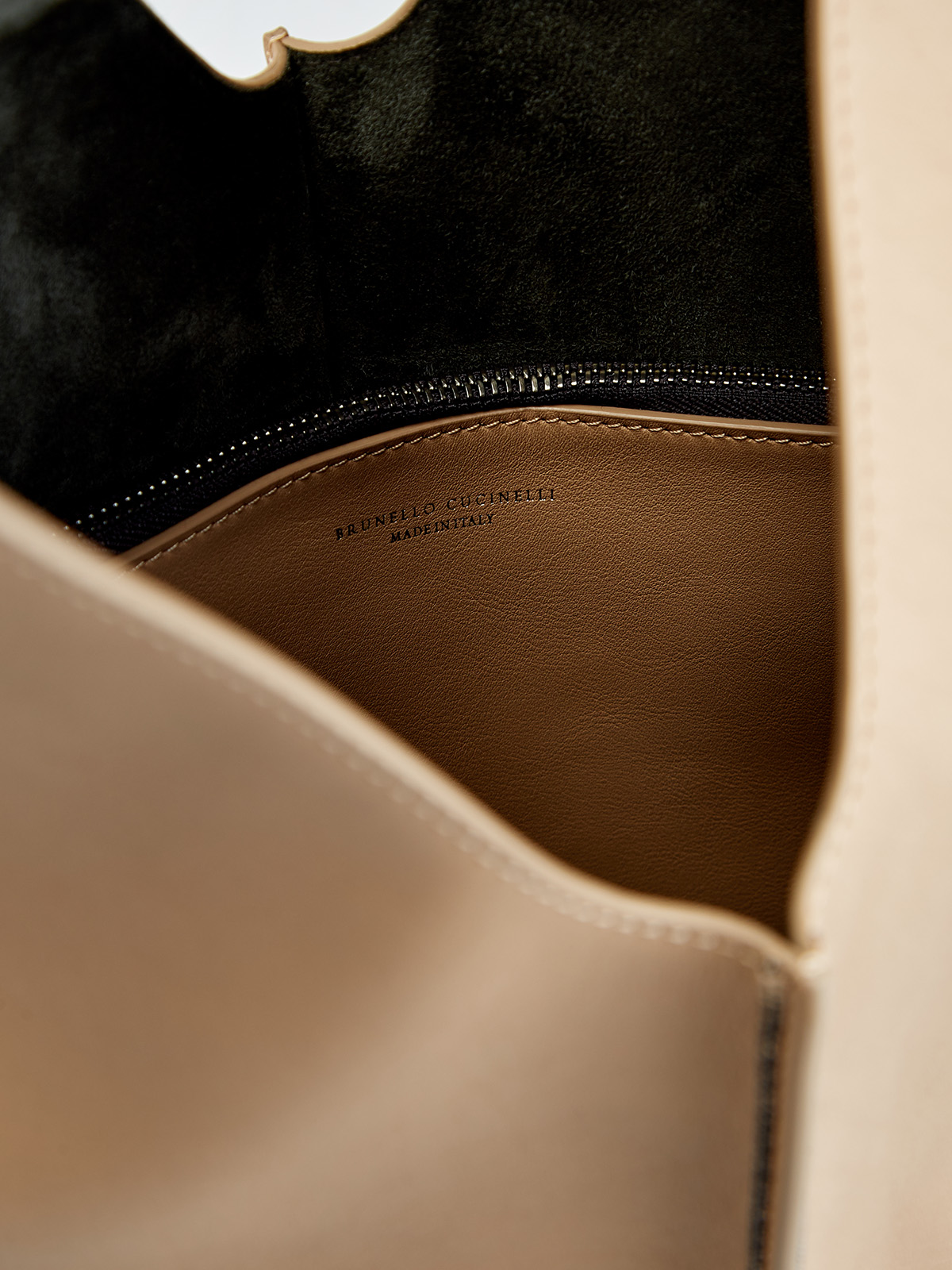 Объемная сумка-тоут из мягкой кожи с ювелирной цепочкой Мониль BRUNELLO CUCINELLI, цвет бежевый, размер 40;42;44 - фото 7