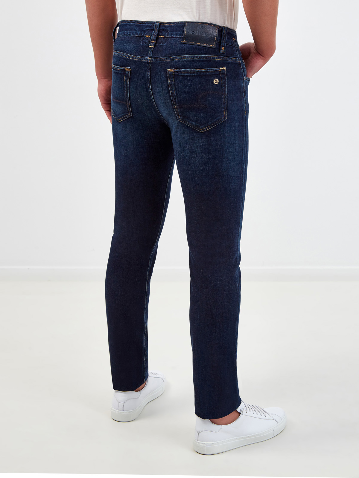 Окрашенные вручную джинсы Cortigiani 409 из денима CORTIGIANI, цвет синий, размер 46;50;52;54;56;58;48 - фото 4