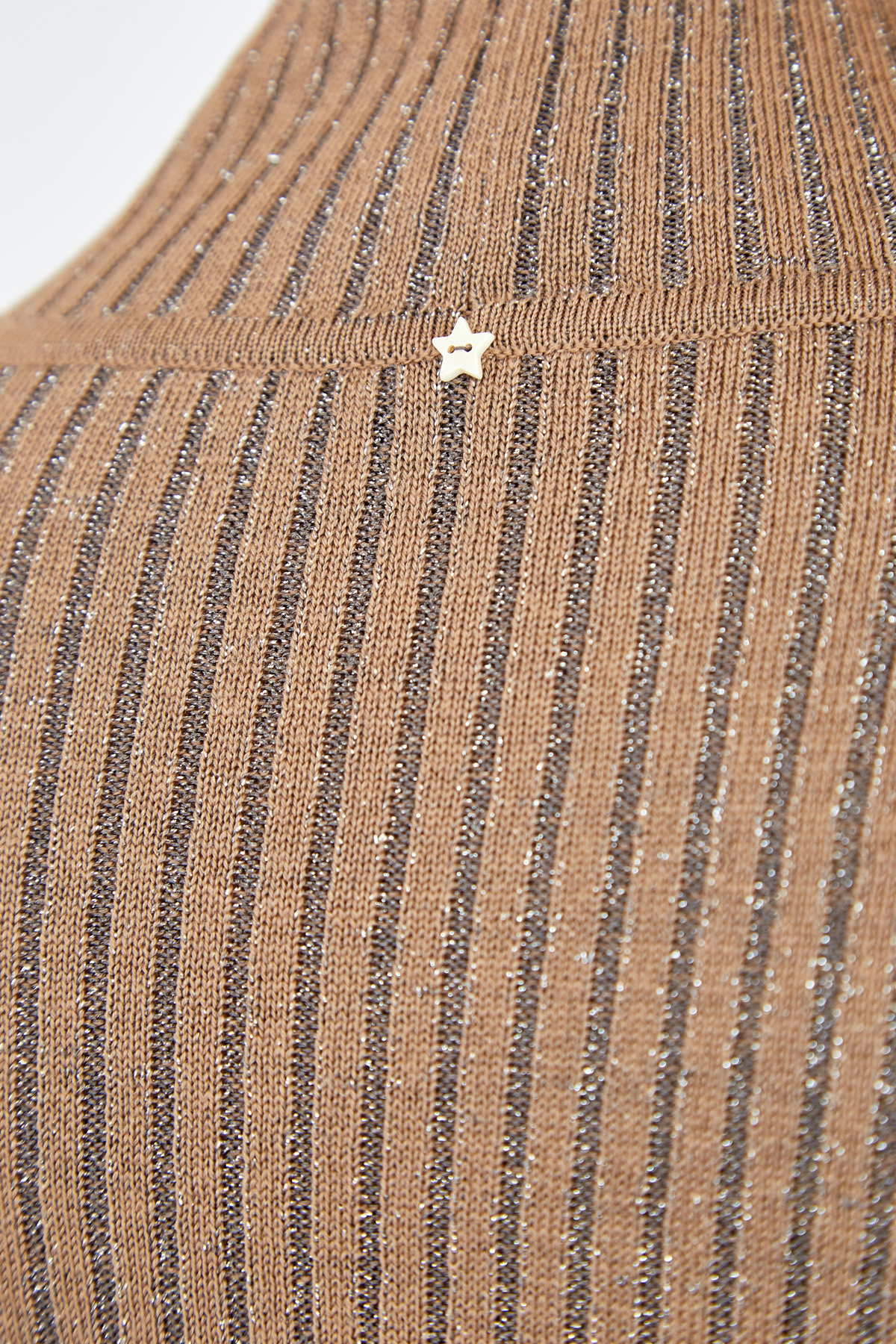Приталенный джемпер с люрексом в фактурный рубчик LORENA ANTONIAZZI, цвет коричневый, размер 38;44;46 - фото 6