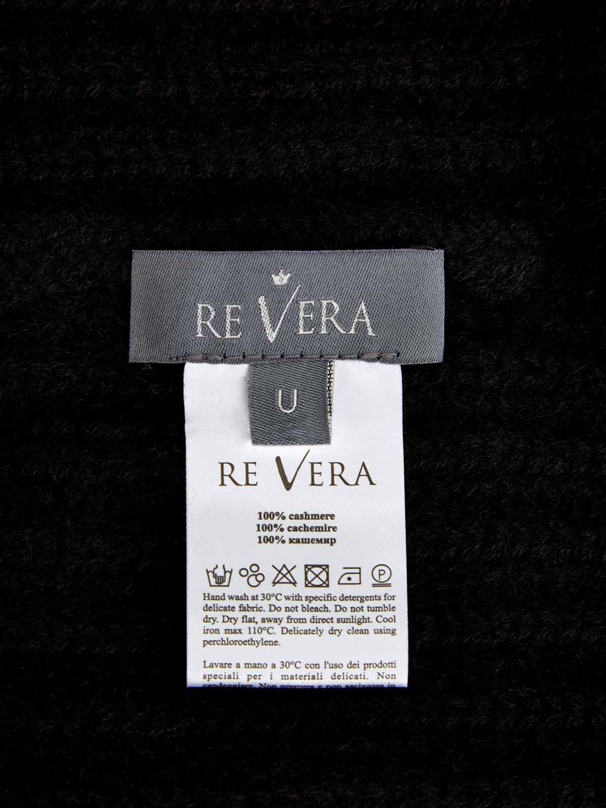 Шапка из кашемировой пряжи с миниатюрными пайетками RE VERA, цвет черный, размер S;M - фото 4